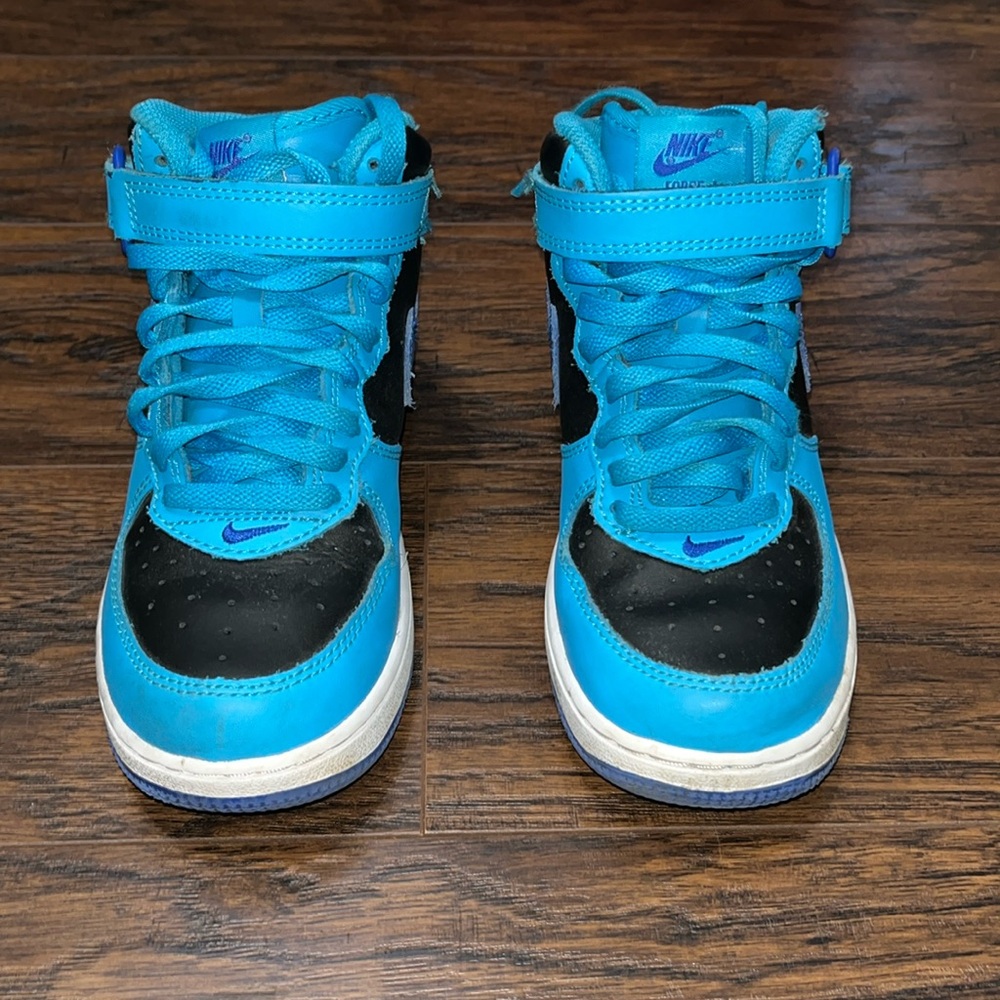 Nike Jordan 1 in kids size 1 in turquoise and blue color